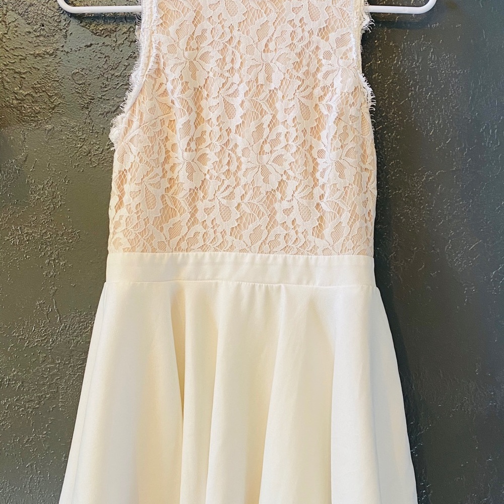 White dress - Picture 2 of 3